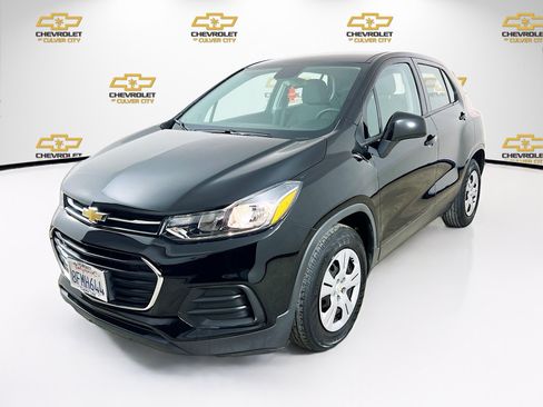 Used 2019 Chevrolet Trax LS FWD image 3