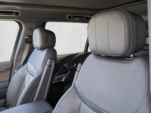 Used 2023 Land Rover Range Rover Long Wheelbase SE image 14