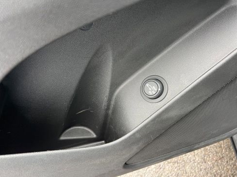 Used 2021 Chevrolet Equinox LT AWD/4WD image 22