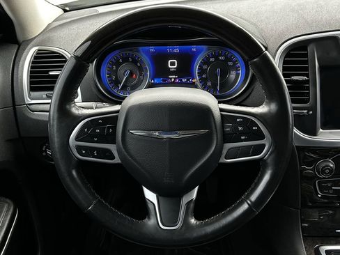 Used 2019 Chrysler 300 Limited RWD image 13