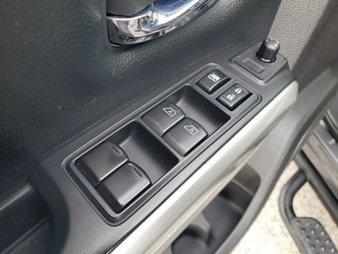 Certified 2022 Nissan Titan SV w/ SV Convenience Package image 10