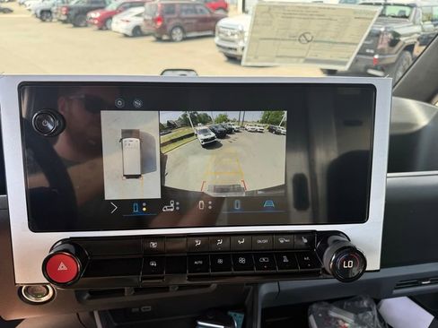 Used 2024 Chevrolet Brightdrop 400 w/ Commercial Equipment Package image 18