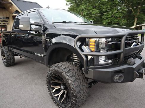 Used 2019 Ford F250 Lariat w/ Lariat Ultimate Package AWD/4WD image 3