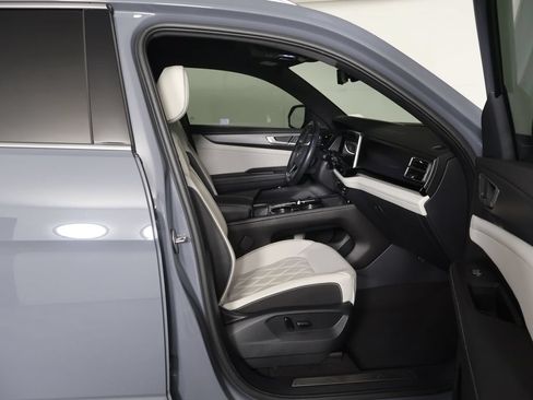 Used 2024 Volkswagen Atlas Cross Sport SEL Premium R-Line AWD/4WD image 32