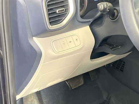 Used 2021 Hyundai Venue image 10