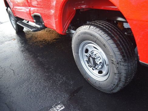 New 2026 Ford F250 XL w/ XL Chrome Package image 4