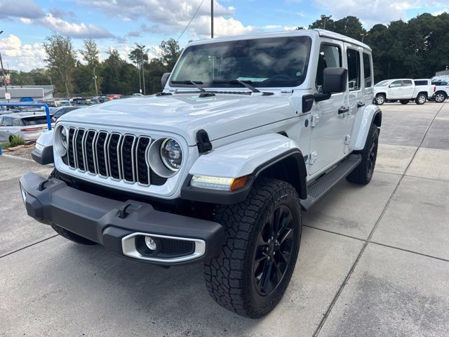 Used 2025 Jeep Wrangler Unlimited Sahara AWD/4WD image 3