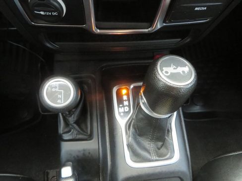 Used 2019 Jeep Wrangler Unlimited Sport image 22