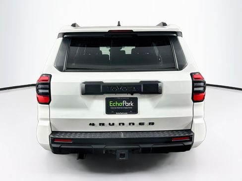Used 2025 Toyota 4Runner SR5 AWD/4WD image 7