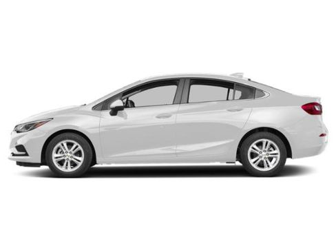 Used 2018 Chevrolet Cruze LT w/ Convenience Package FWD image 3