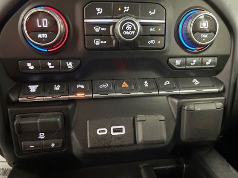 Used 2020 Chevrolet Silverado 3500 High Country w/ Technology Package image 30