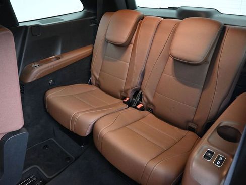 Used 2025 Mercedes-Benz GLS 450 4MATIC image 13