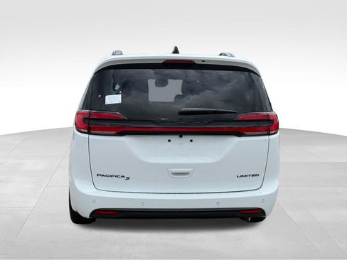 New 2027 Chrysler Pacifica Limited FWD image 4