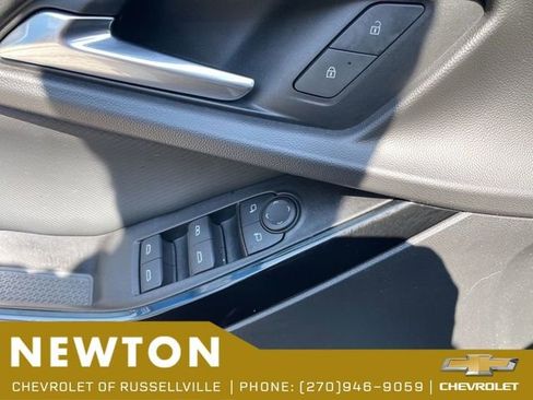 Used 2025 Chevrolet Equinox LT w/ Safety and Technology Package FWD image 9