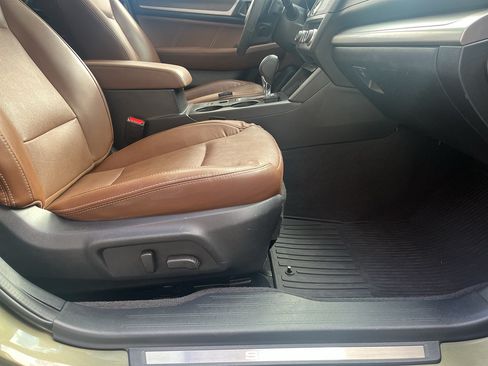 Used 2017 Subaru Outback 2.5i Touring AWD/4WD image 17