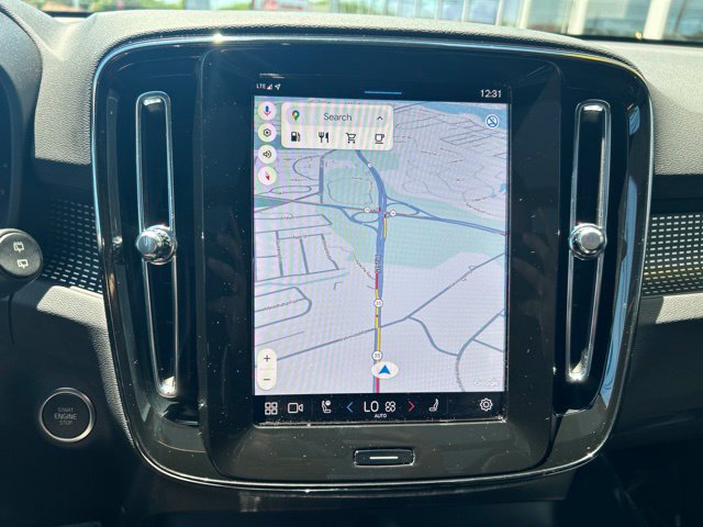 Certified 2025 Volvo XC40 B5 Plus AWD/4WD image 23