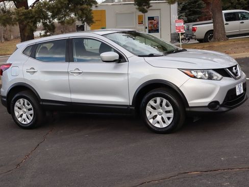 Used 2018 Nissan Rogue Sport S image 2