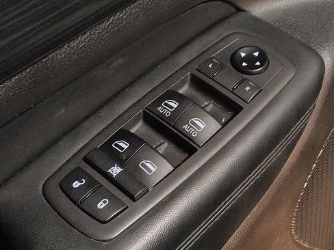 Used 2019 Jeep Grand Cherokee Altitude image 27