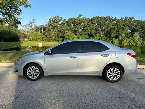 Used 2017 Toyota Corolla LE FWD image 3