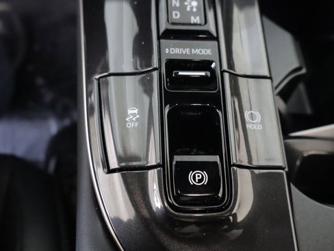 Used 2024 Toyota Crown Platinum AWD/4WD image 17