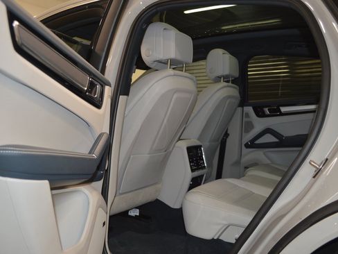 Certified 2021 Porsche Cayenne Coupe image 35