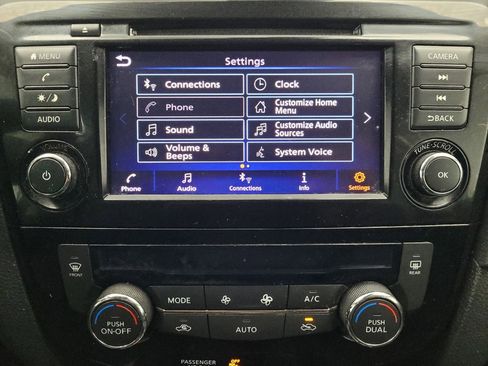 Used 2019 Nissan Rogue SV FWD image 25