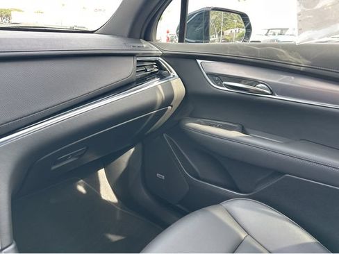 Certified 2024 Cadillac XT6 Luxury FWD image 9