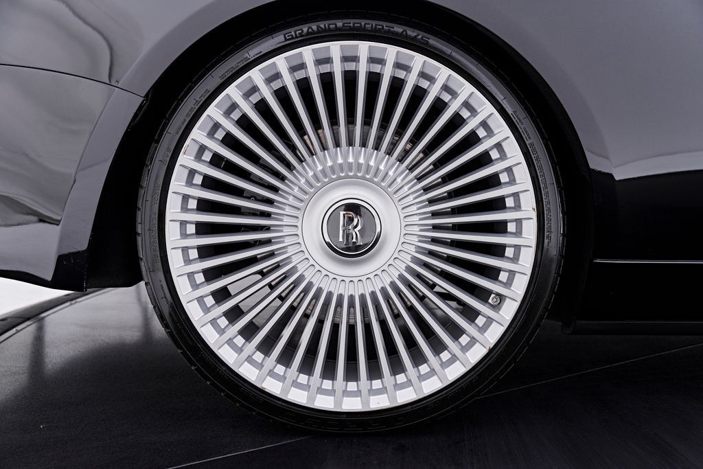 Used 2019 Rolls-Royce Dawn RWD image 31