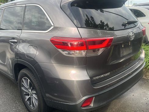 Used 2019 Toyota Highlander XLE FWD image 14