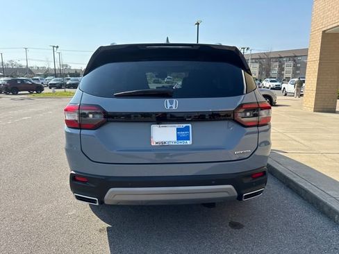 Used 2023 Honda Pilot Touring image 3