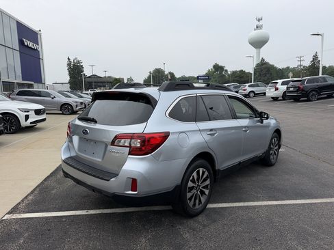 Used 2017 Subaru Outback 2.5i Limited w/ Popular Package #5 AWD/4WD image 4