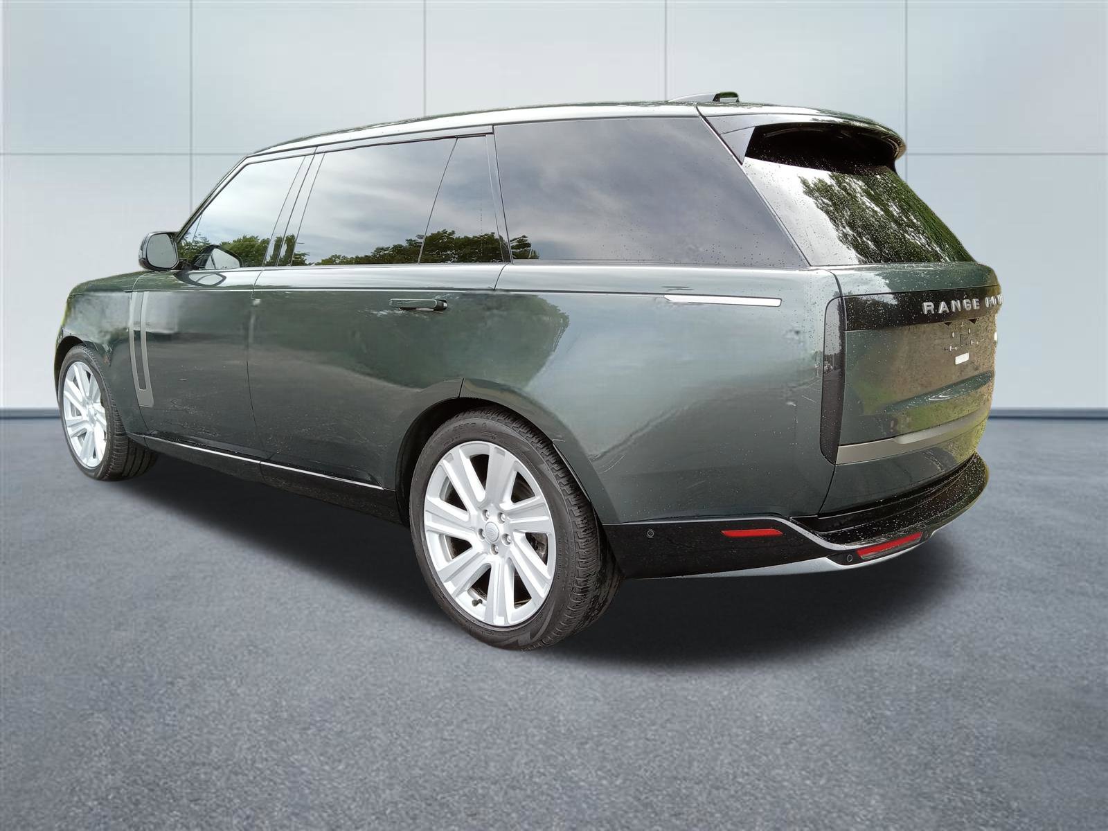 Used 2022 Land Rover Range Rover Long Wheelbase SE AWD/4WD image 3