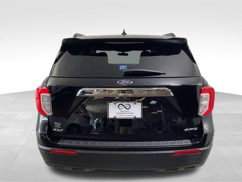 Used 2023 Ford Explorer XLT AWD/4WD image 8