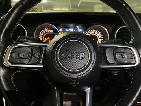 Used 2020 Jeep Gladiator Overland image 23