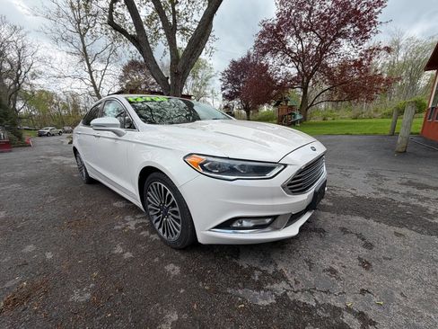 Used 2017 Ford Fusion SE w/ Fusion SE Technology Package AWD/4WD image 2