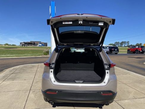 Used 2021 Toyota Venza LE image 26