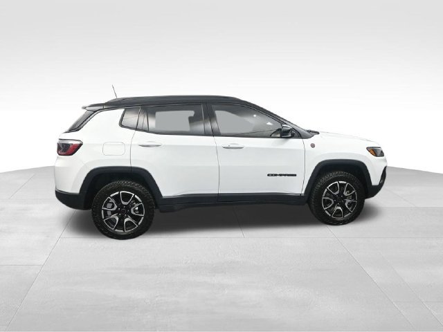 Used 2026 Jeep Compass Trailhawk AWD/4WD image 10