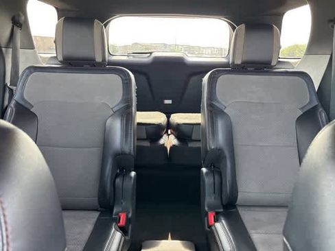 Used 2017 Ford Explorer XLT w/ Equipment Group 202A image 19