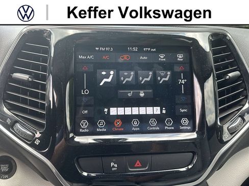Used 2019 Jeep Cherokee Limited FWD image 21