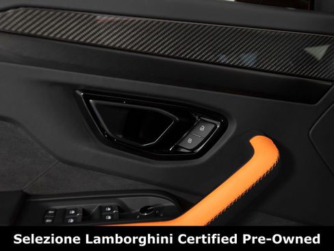 Used 2025 Lamborghini Urus SE image 11