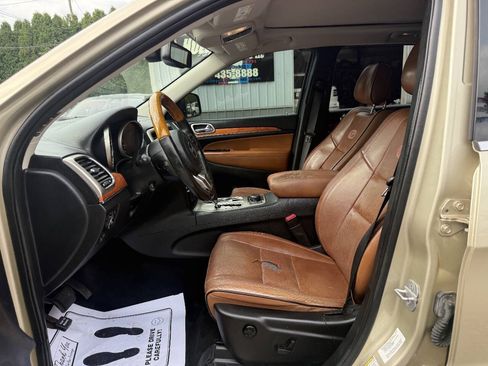 Used 2011 Jeep Grand Cherokee Overland AWD/4WD image 14