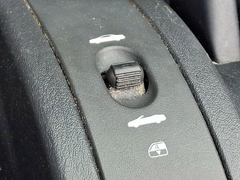 Used 2005 Chrysler Sebring GTC FWD image 15
