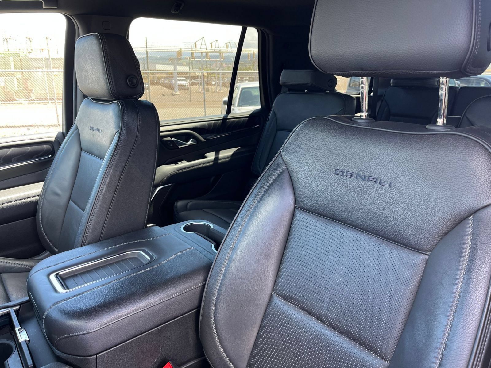 Used 2023 GMC Yukon Denali RWD image 38