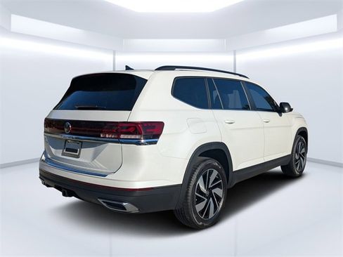 New 2026 Volkswagen Atlas SE image 2