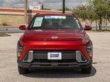Used 2025 Hyundai Kona SEL image 2