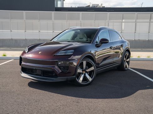 Certified 2025 Porsche Macan 4 Electric AWD/4WD image 1