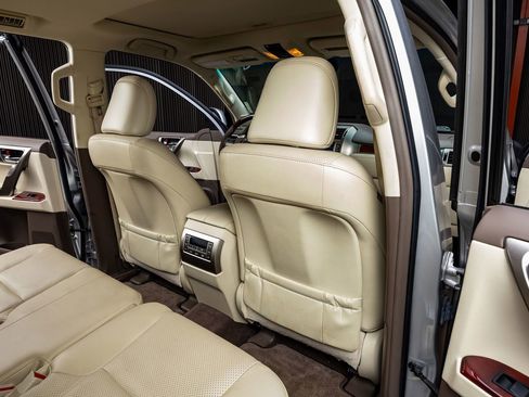 Used 2013 Lexus GX 460 image 32