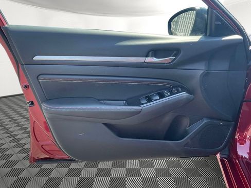 Used 2023 Nissan Altima 2.5 SR w/ SR Premium Package FWD image 17