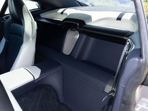 Used 2025 Aston Martin Vanquish V12 image 32