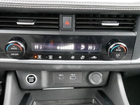 Certified 2023 Nissan Rogue SV image 23